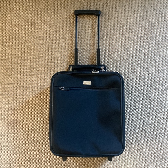 Gucci Rolling Carry On Suitcase with adjustable handle. - Picture 3 of 16